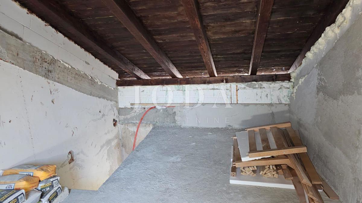 Vrstna hiša blizu morja - Baška