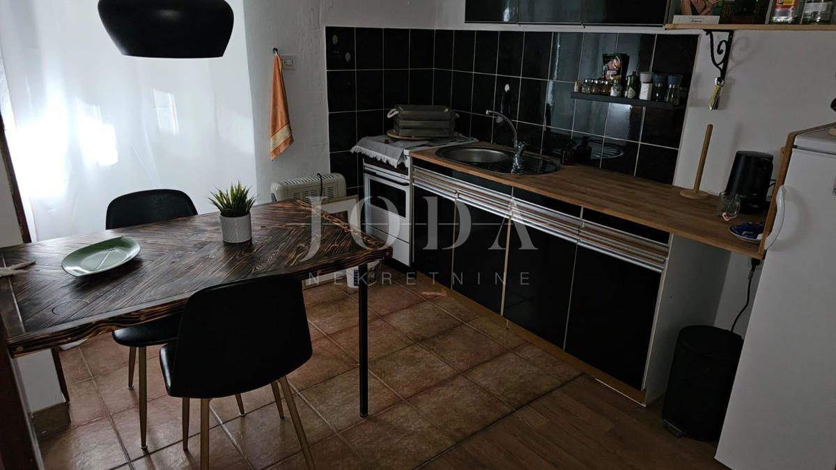 Vrstna hiša blizu morja - Baška