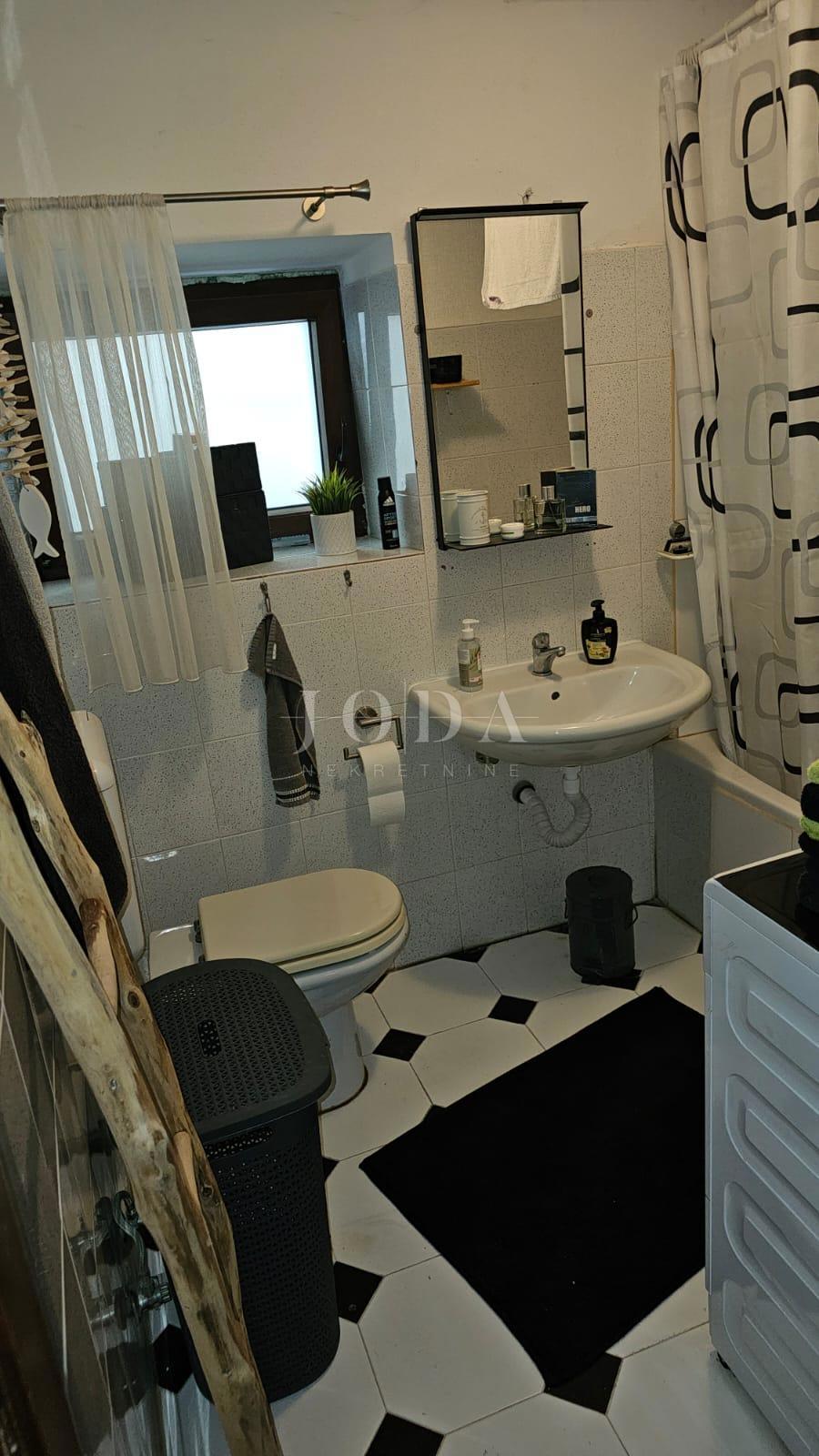 Vrstna hiša blizu morja - Baška