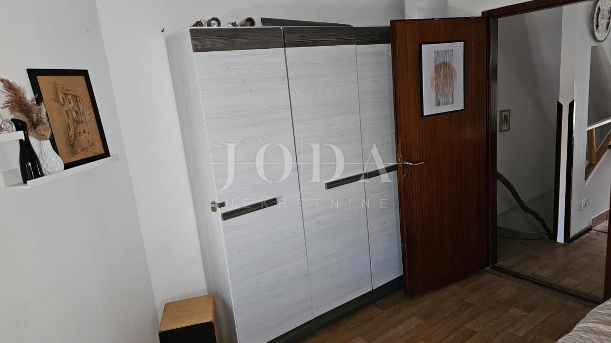 Vrstna hiša blizu morja - Baška