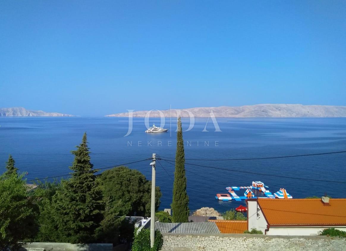 Senj, stanovanje v prvem nadstropju, 75 m od morja
