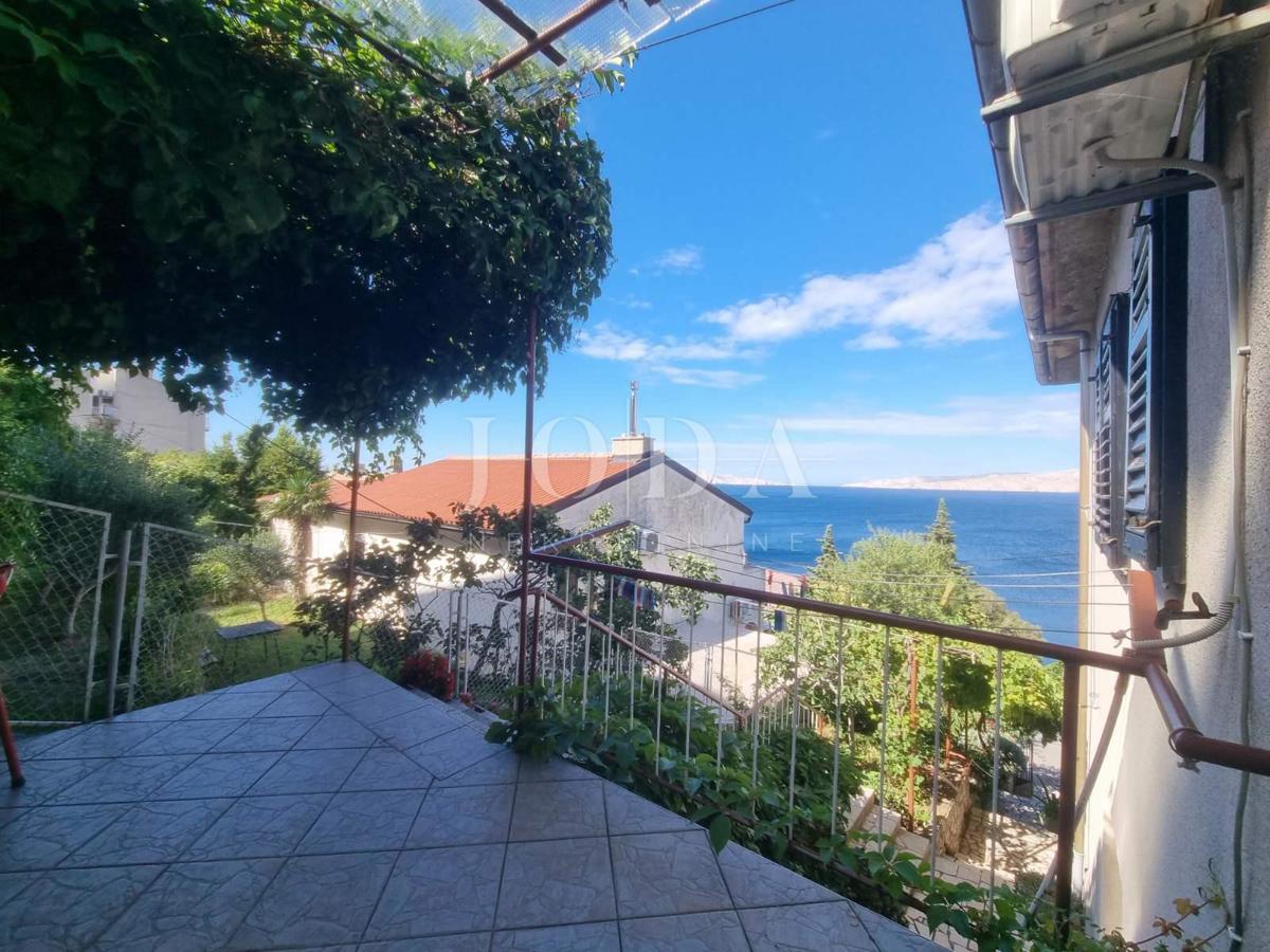Senj, stanovanje v prvem nadstropju, 75 m od morja