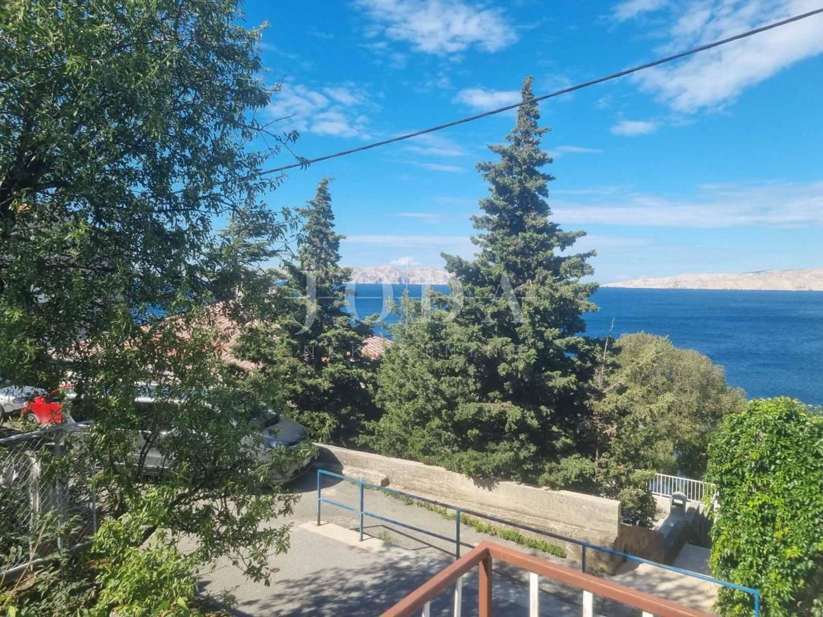 Senj, stanovanje v prvem nadstropju, 75 m od morja