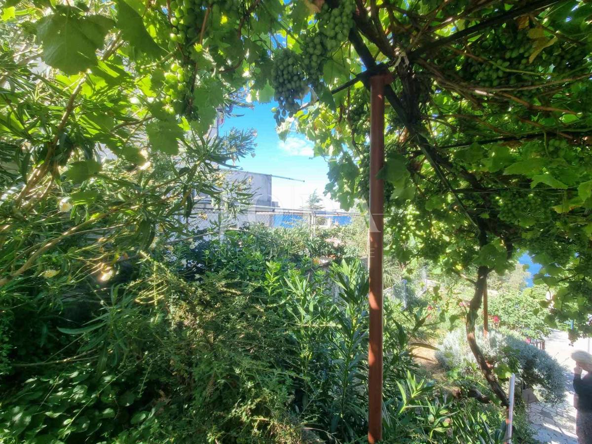 Senj, stanovanje v prvem nadstropju, 75 m od morja
