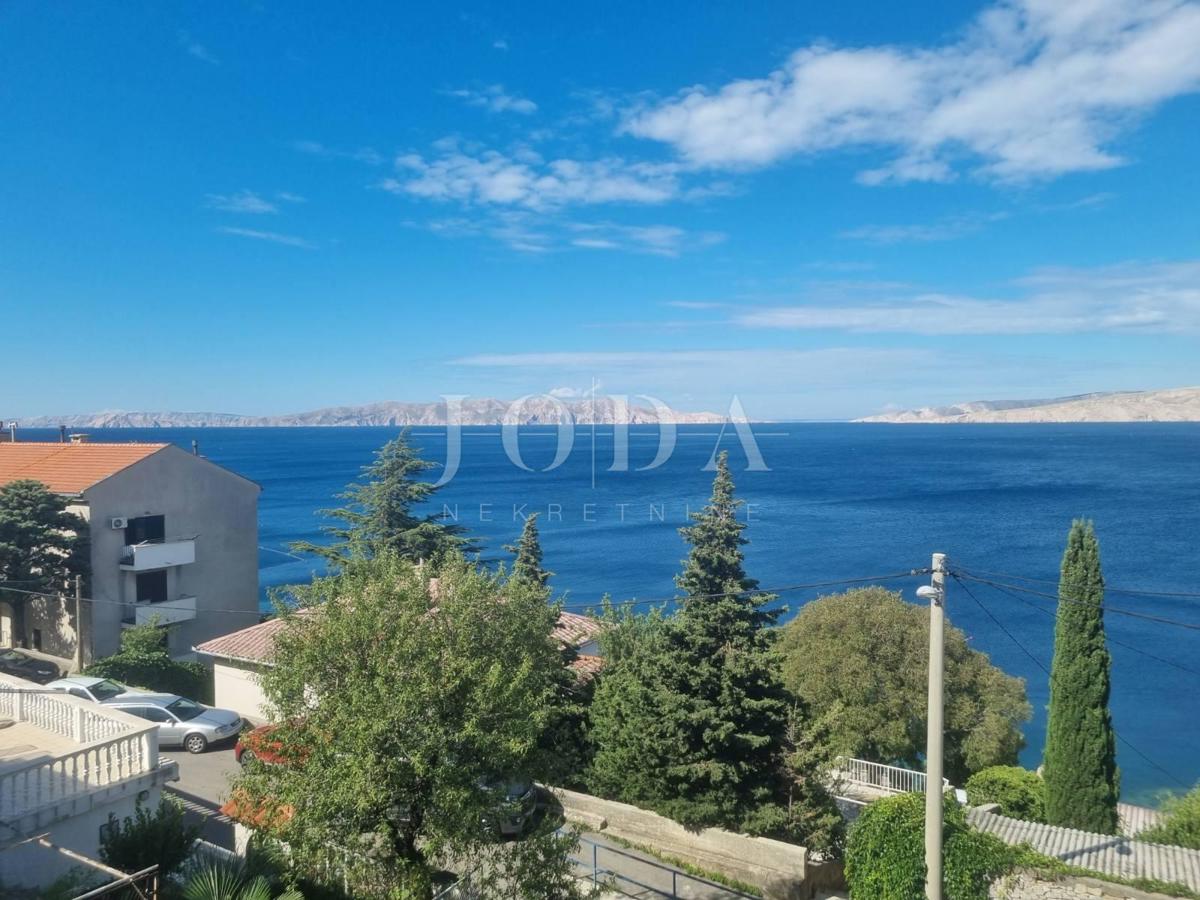 Senj, stanovanje v prvem nadstropju, 75 m od morja