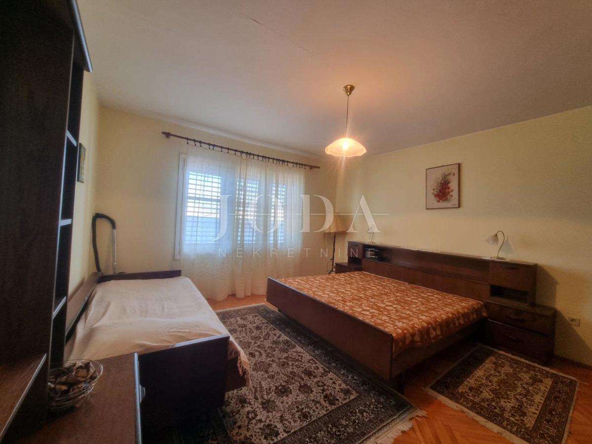 Senj, stanovanje v prvem nadstropju, 75 m od morja