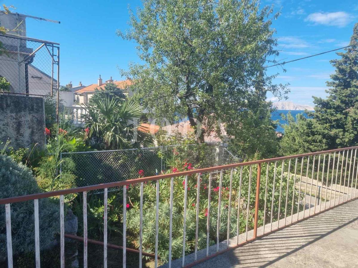 Senj, stanovanje v prvem nadstropju, 75 m od morja