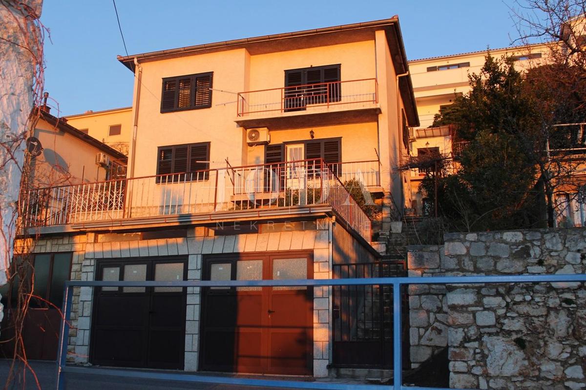 Senj, stanovanje v prvem nadstropju, 75 m od morja
