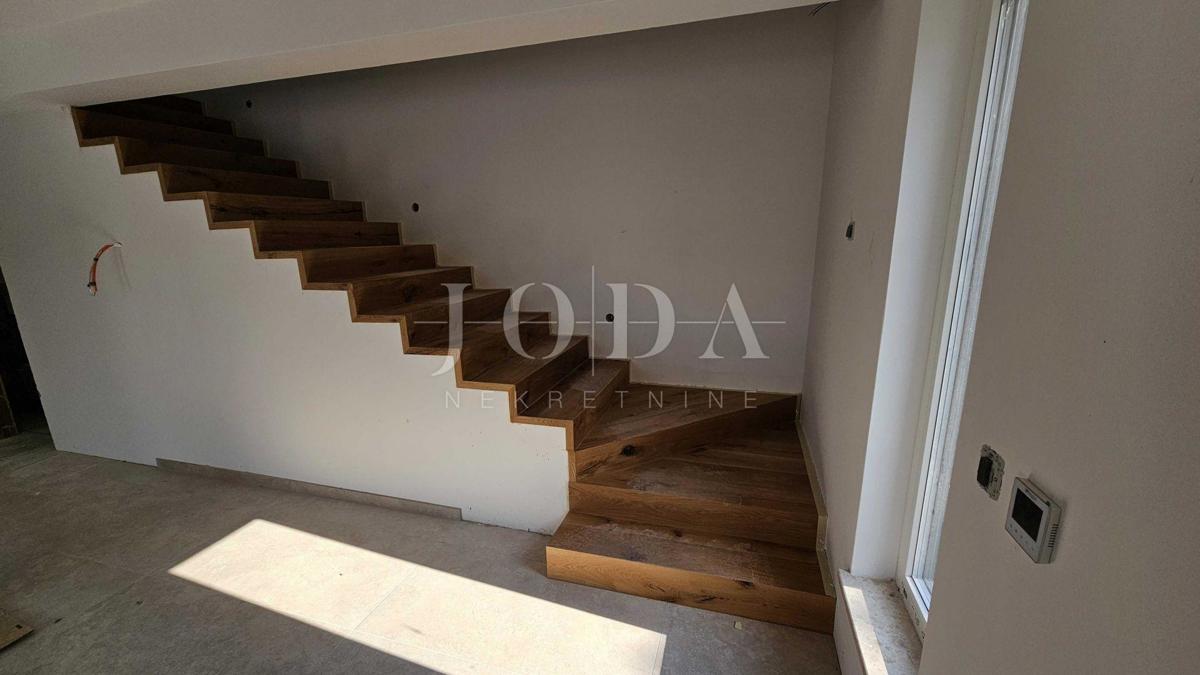 Kraljevica, luksuzna vila z bazenom in vrtom