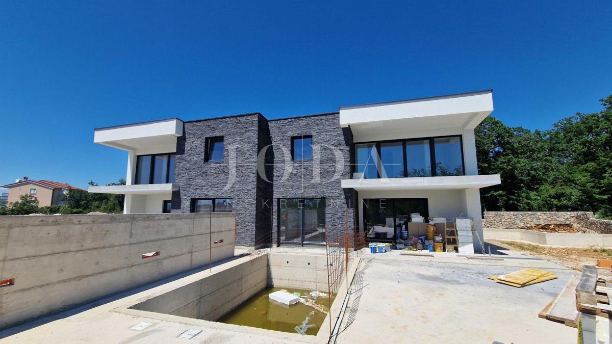 Kraljevica, luksuzna vila z bazenom in vrtom