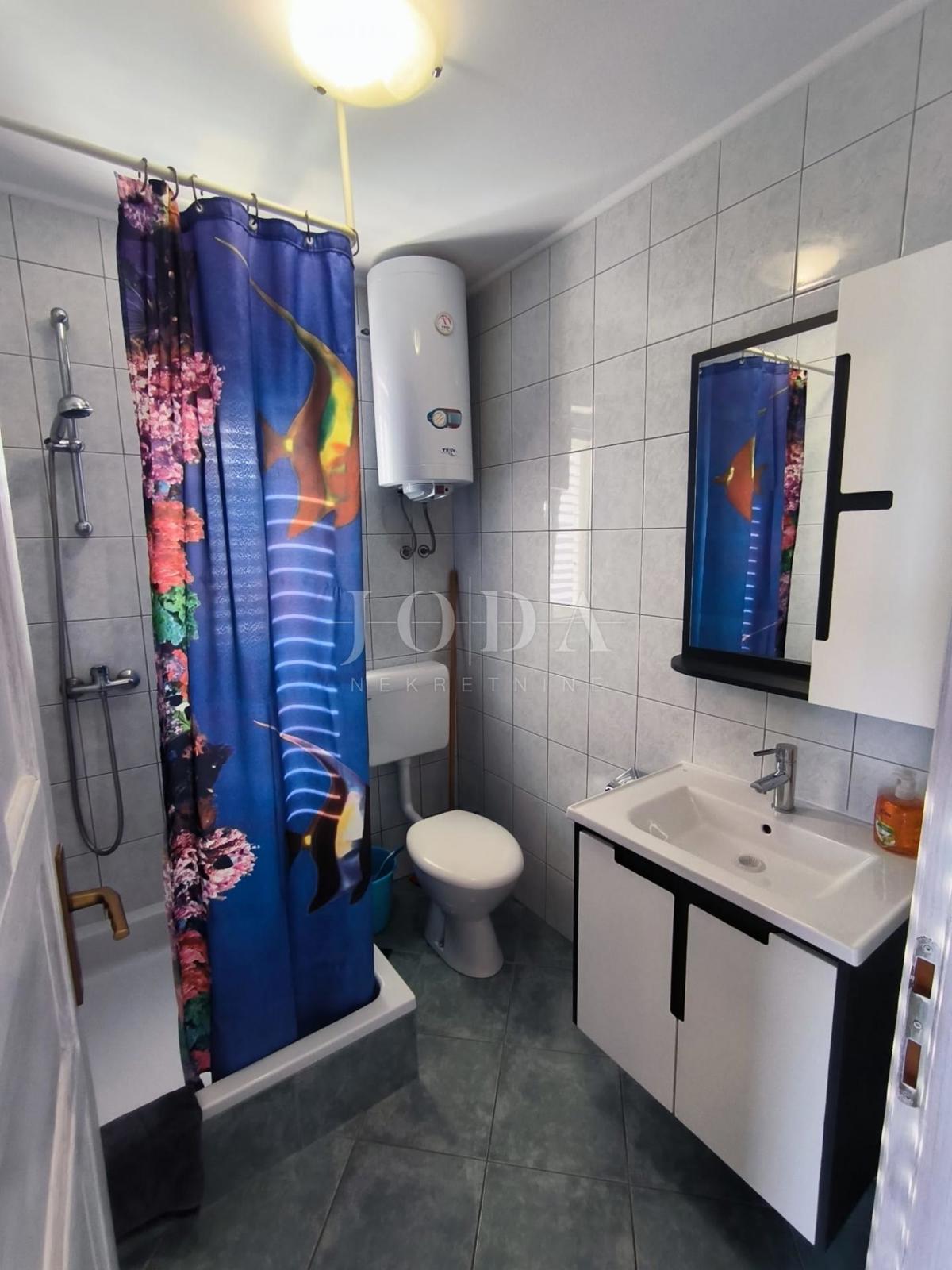 Hiša Karlobag, 350m2