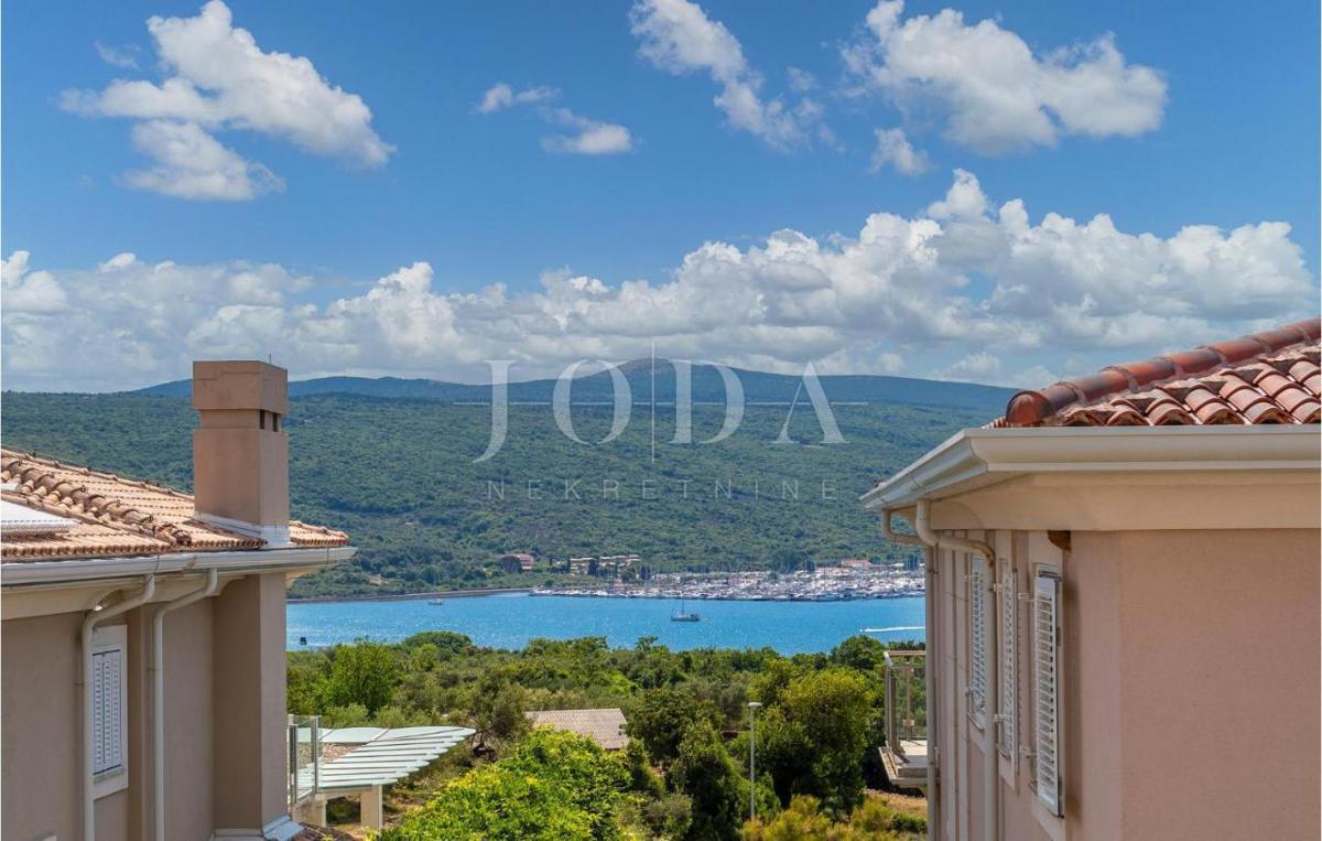 Vila z bazenom in pogledom na morje - otok Krk