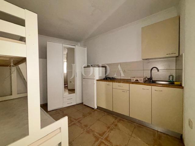 Crikvenica, stanovanje v pritličju s 3 parkirnimi mesti