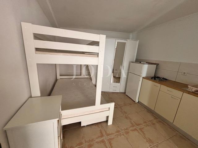 Crikvenica, stanovanje v pritličju s 3 parkirnimi mesti