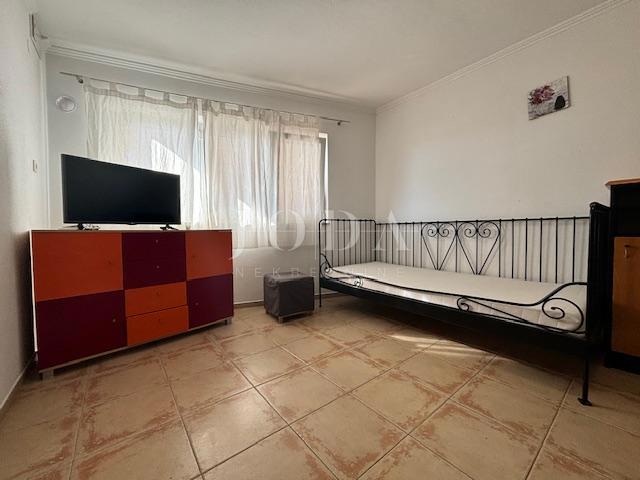 Crikvenica, stanovanje v pritličju s 3 parkirnimi mesti