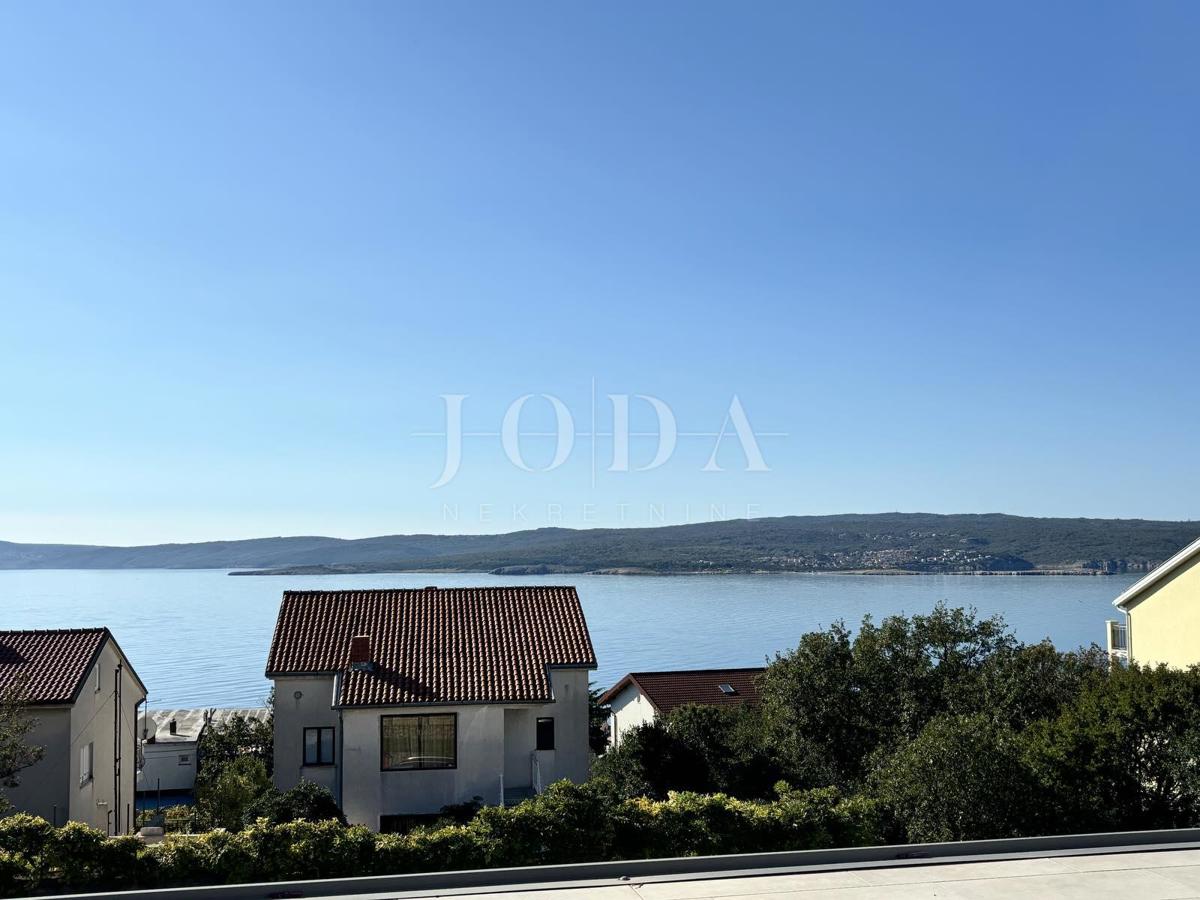 Crikvenica, stanovanje v pritličju s 3 parkirnimi mesti