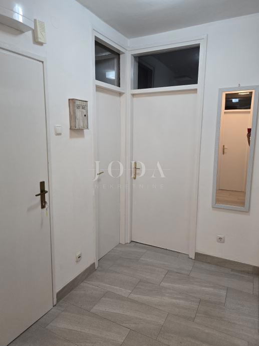 Senj, dvosobno stanovanje 65m2