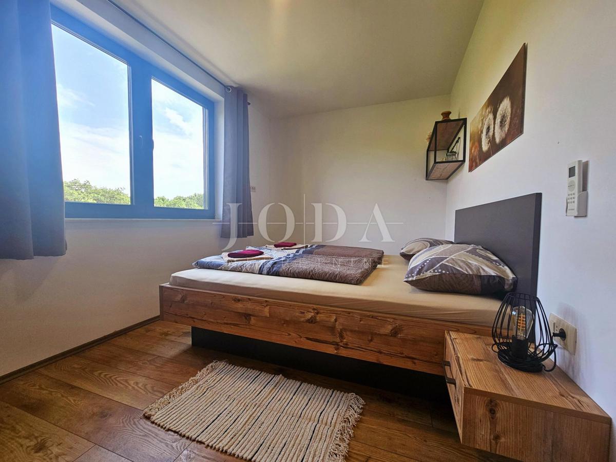 Malinska - moderna hiša z bazenom in garažo