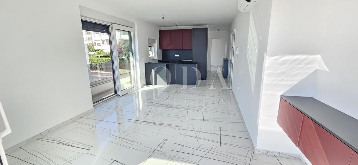 Novalja, novogradnja, prvo nadstropje, 2 spalnici