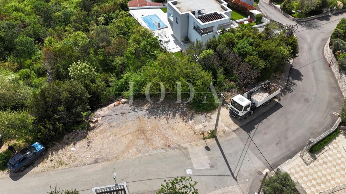 Crikvenica, odlično zemljišče 784 m² na iskani lokaciji