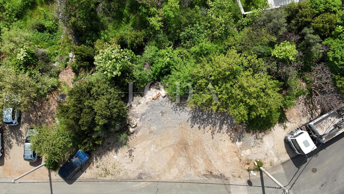 Crikvenica, odlično zemljišče 784 m² na iskani lokaciji