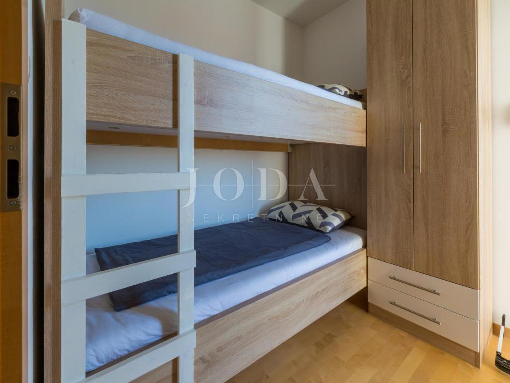 Crikvenica dvosobno stanovanje z garažo