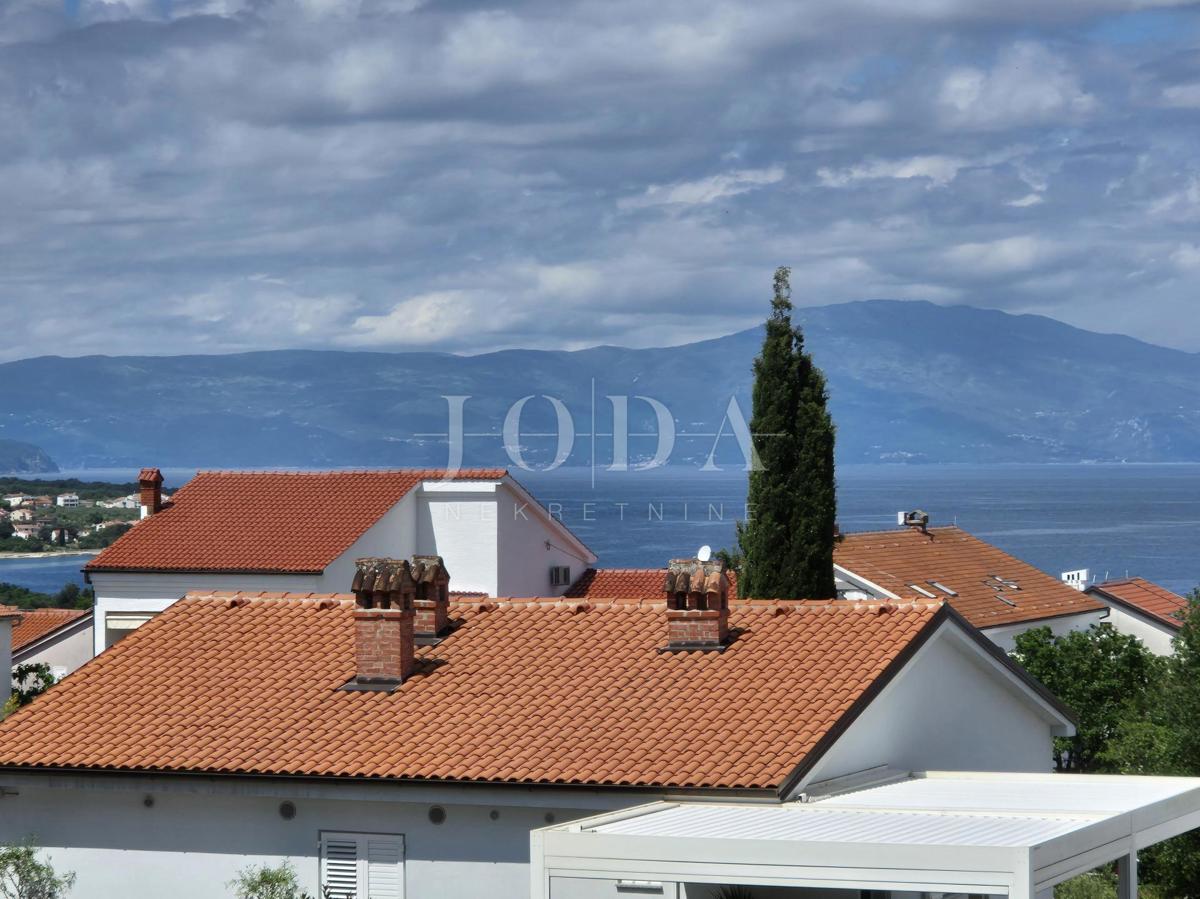 Novogradnja z dvema spalnicama in pogledom na morje