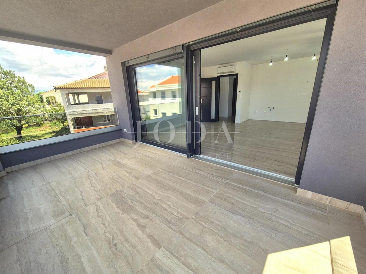 Novogradnja z dvema spalnicama in pogledom na morje