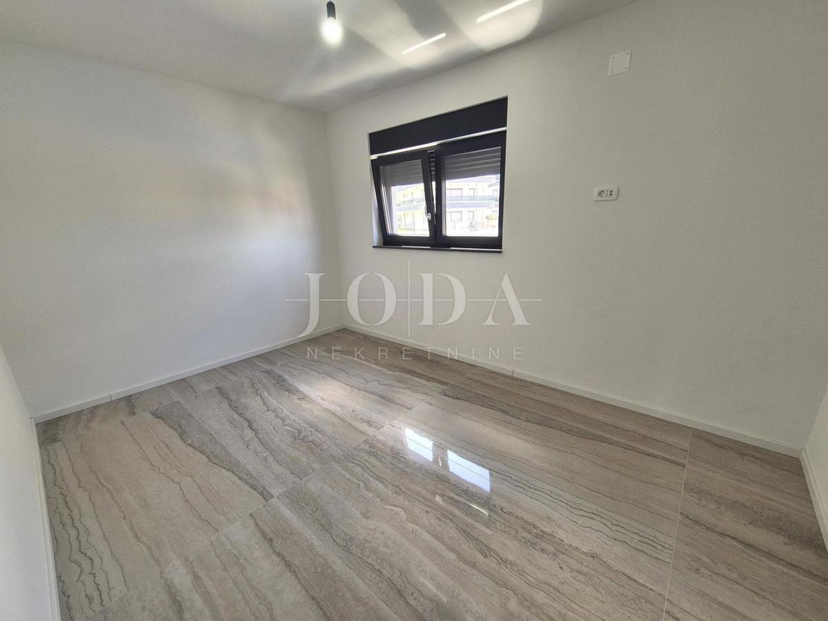 Novogradnja z dvema spalnicama in pogledom na morje