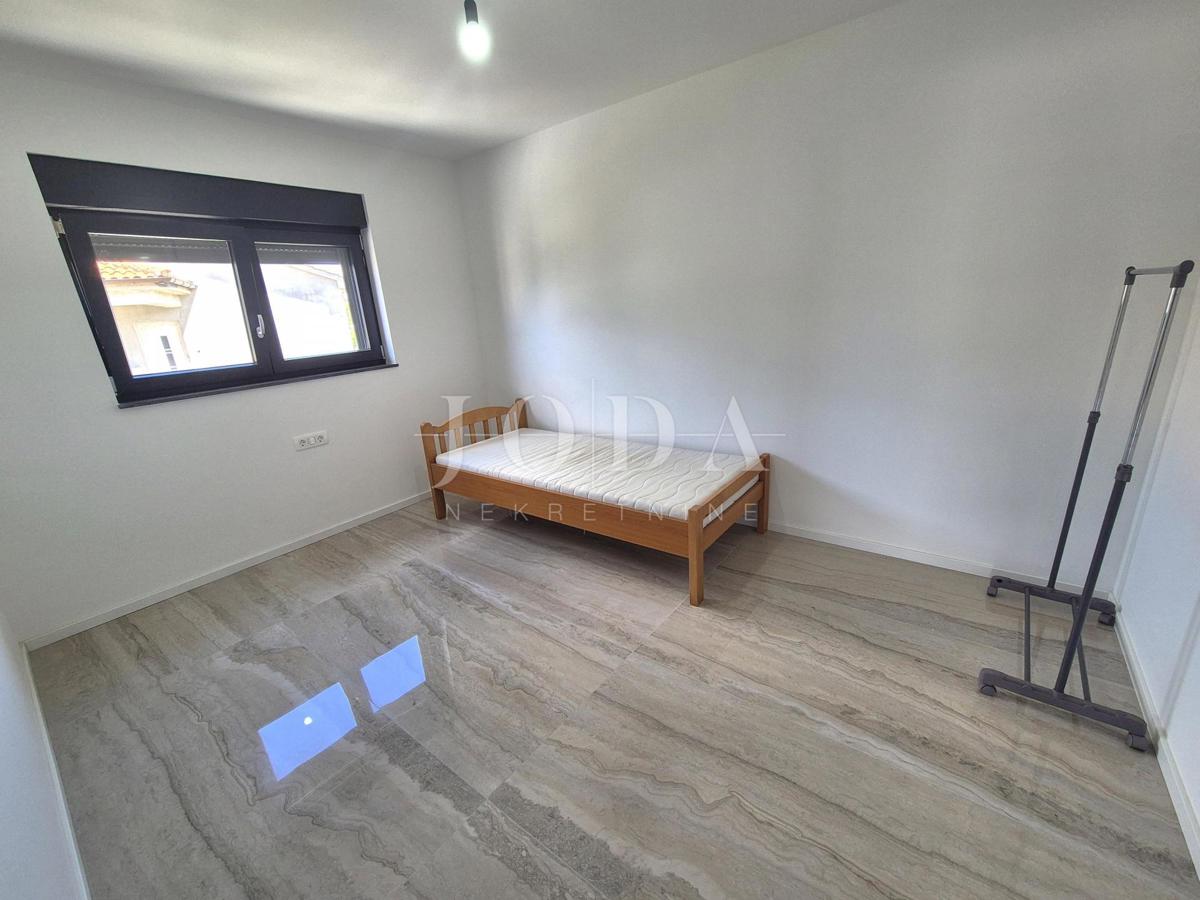 Novogradnja z dvema spalnicama in pogledom na morje