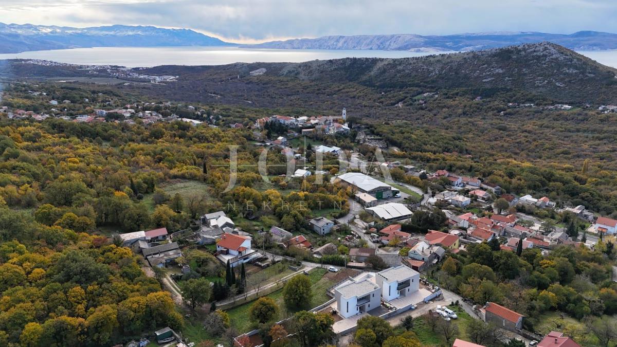 Moderna vila Bribir z bazenom in pogledom na morje
