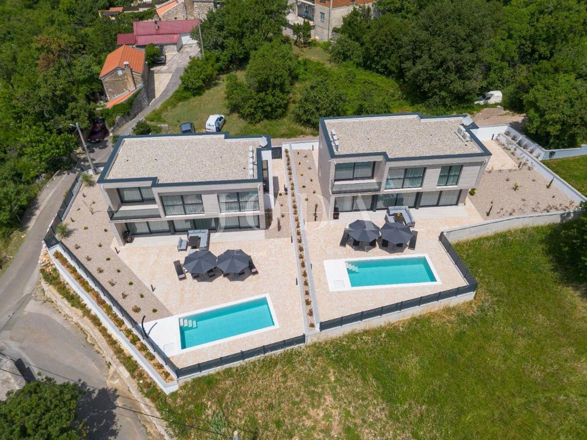 Moderna vila Bribir z bazenom in pogledom na morje