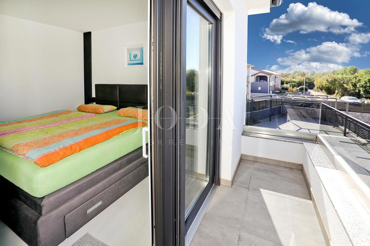 IZJEMNA PRILOŽNOST!! Moderna vila s pogledom morje