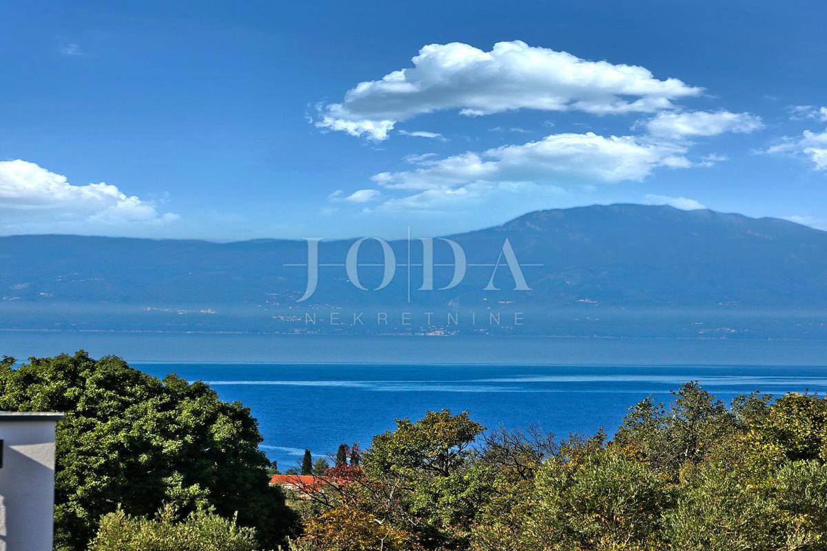 IZJEMNA PRILOŽNOST!! Moderna vila s pogledom morje