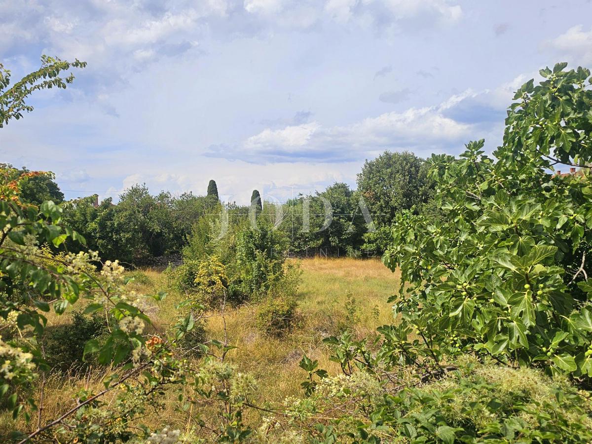 Čudovito gradbeno zemljišče v bližini Malinske