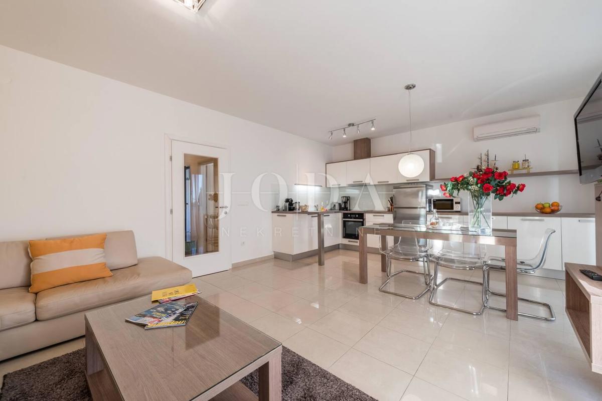 Stanovanje Novalja, 77,97m2