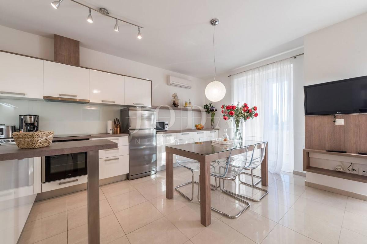 Stanovanje Novalja, 77,97m2