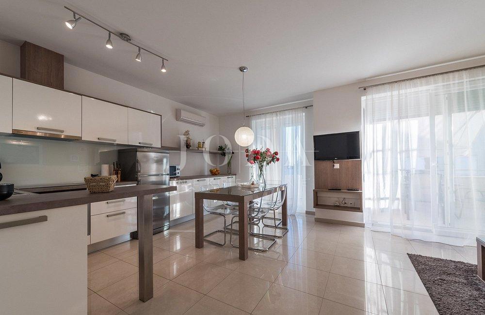 Stanovanje Novalja, 77,97m2