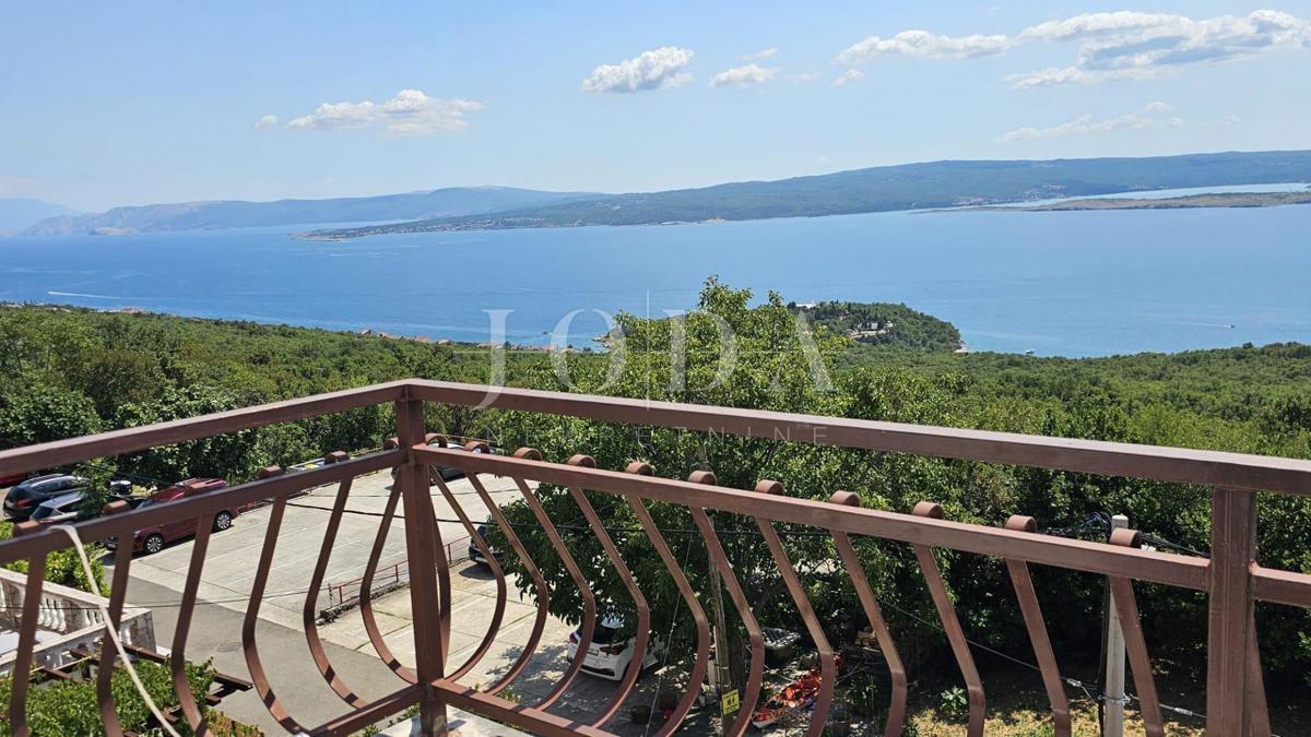 Hiša Dramalj z več stanovanjskimi enotami