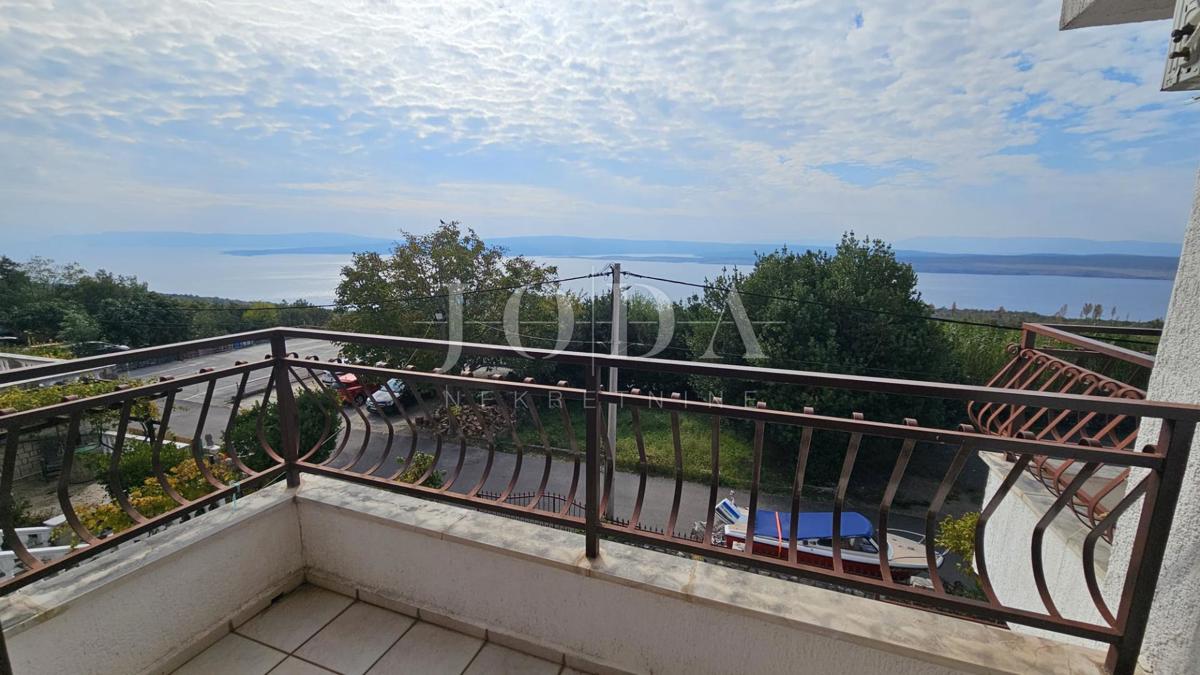 Hiša Dramalj z več stanovanjskimi enotami