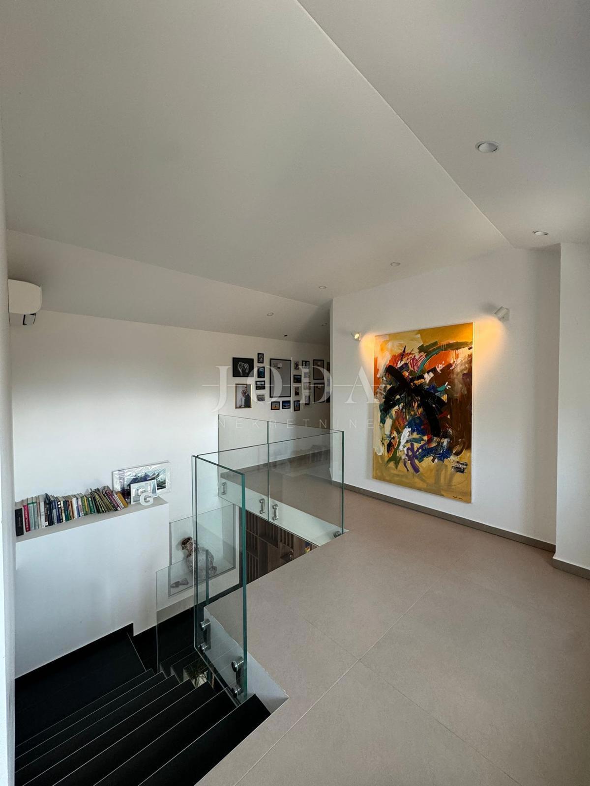 Hiša Kostrena, 302m2