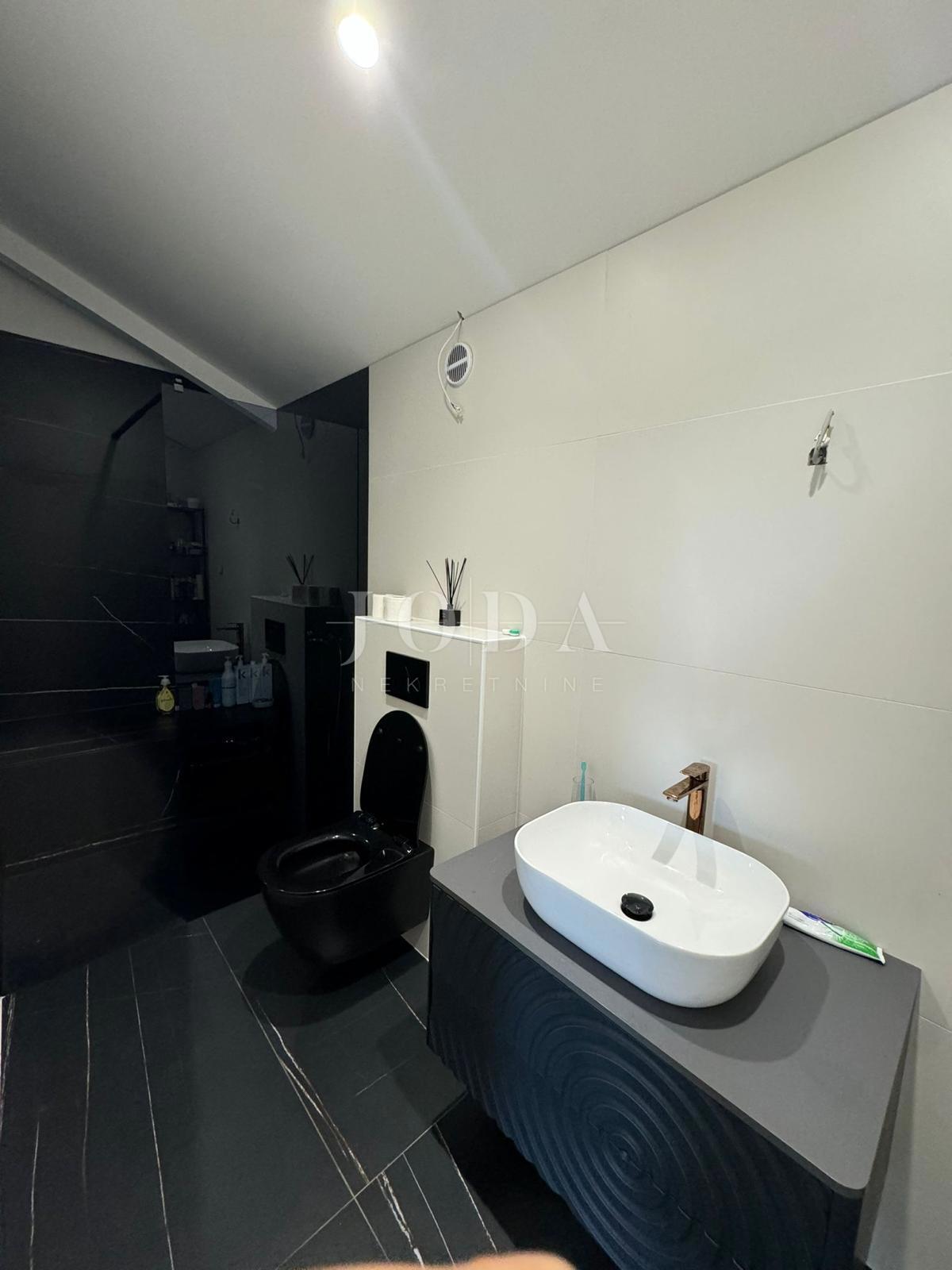 Hiša Kostrena, 302m2