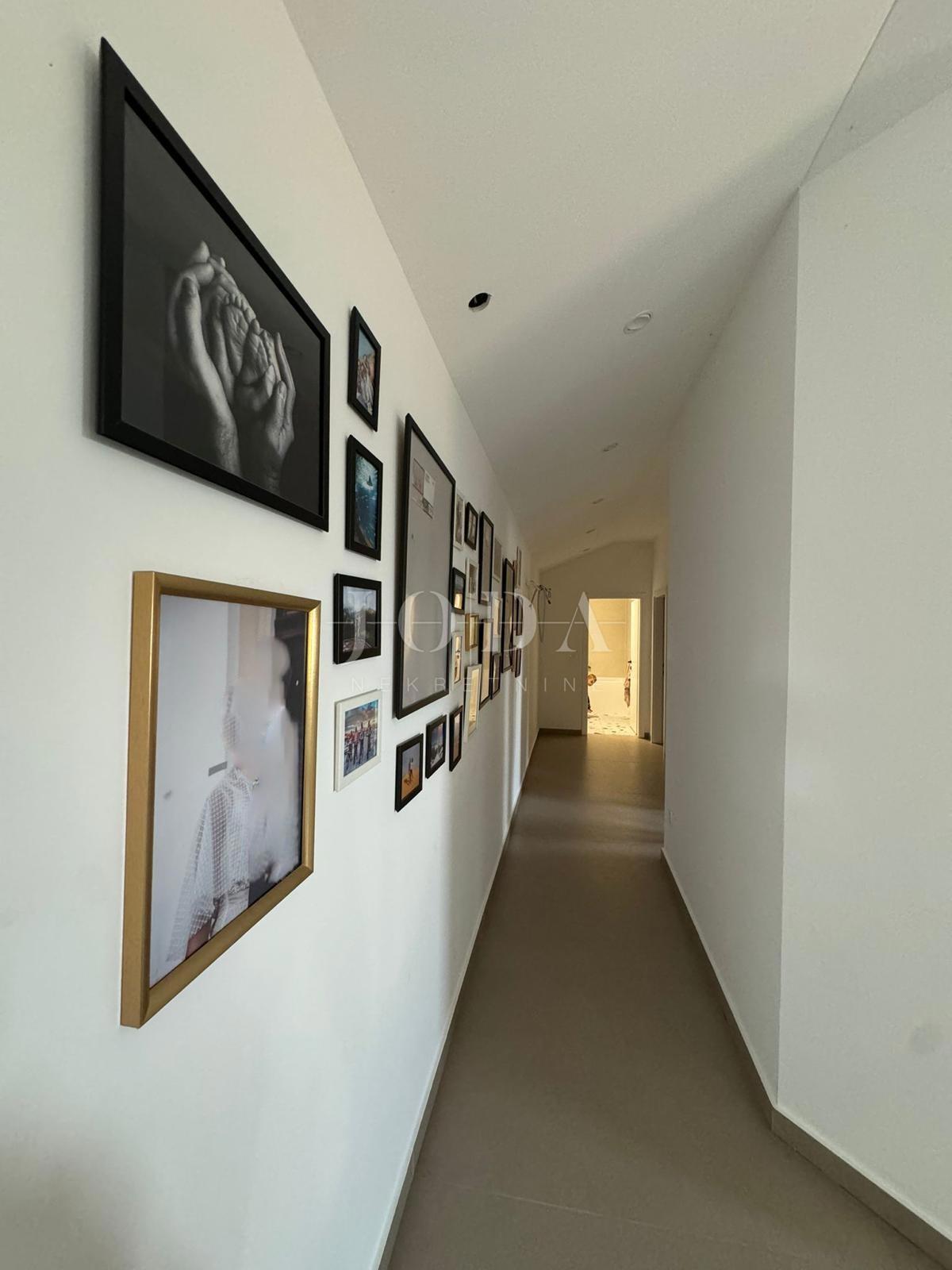 Hiša Kostrena, 302m2