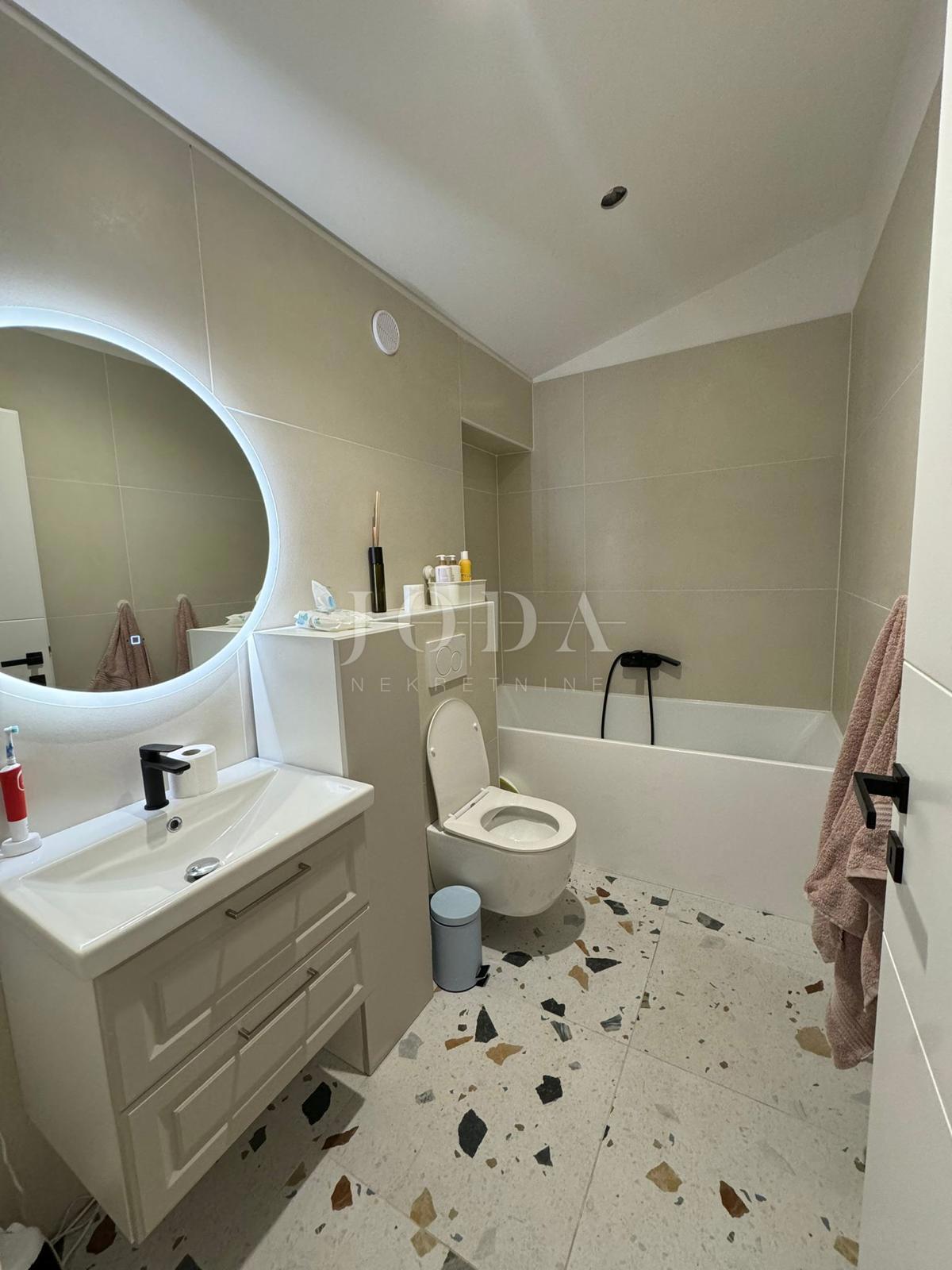 Hiša Kostrena, 302m2