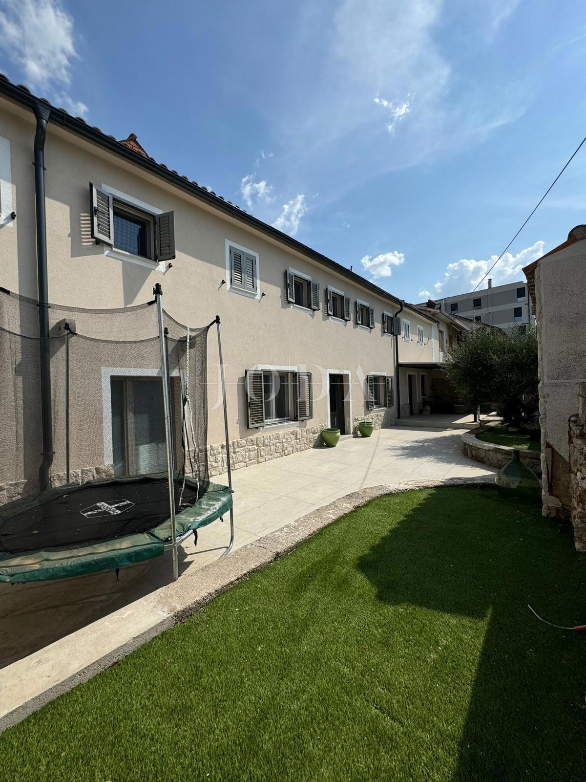 Hiša Kostrena, 302m2