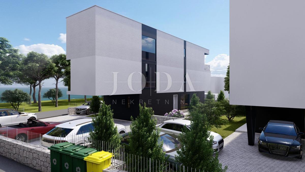 Gradbeno zemljišče s projektno dokumentacijo