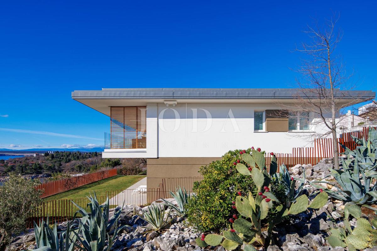 Luksuzna hiša v prvi vrsti do morja