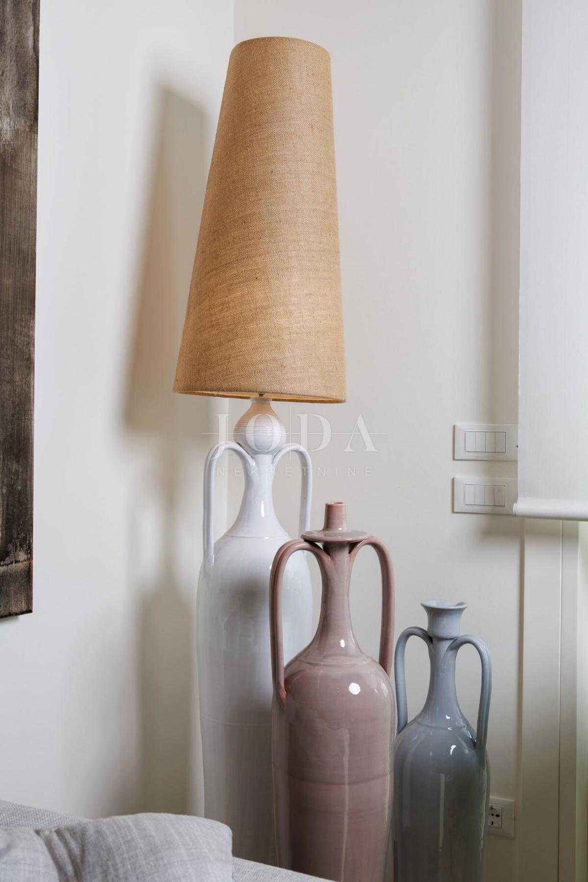 Luksuzna hiša v prvi vrsti do morja