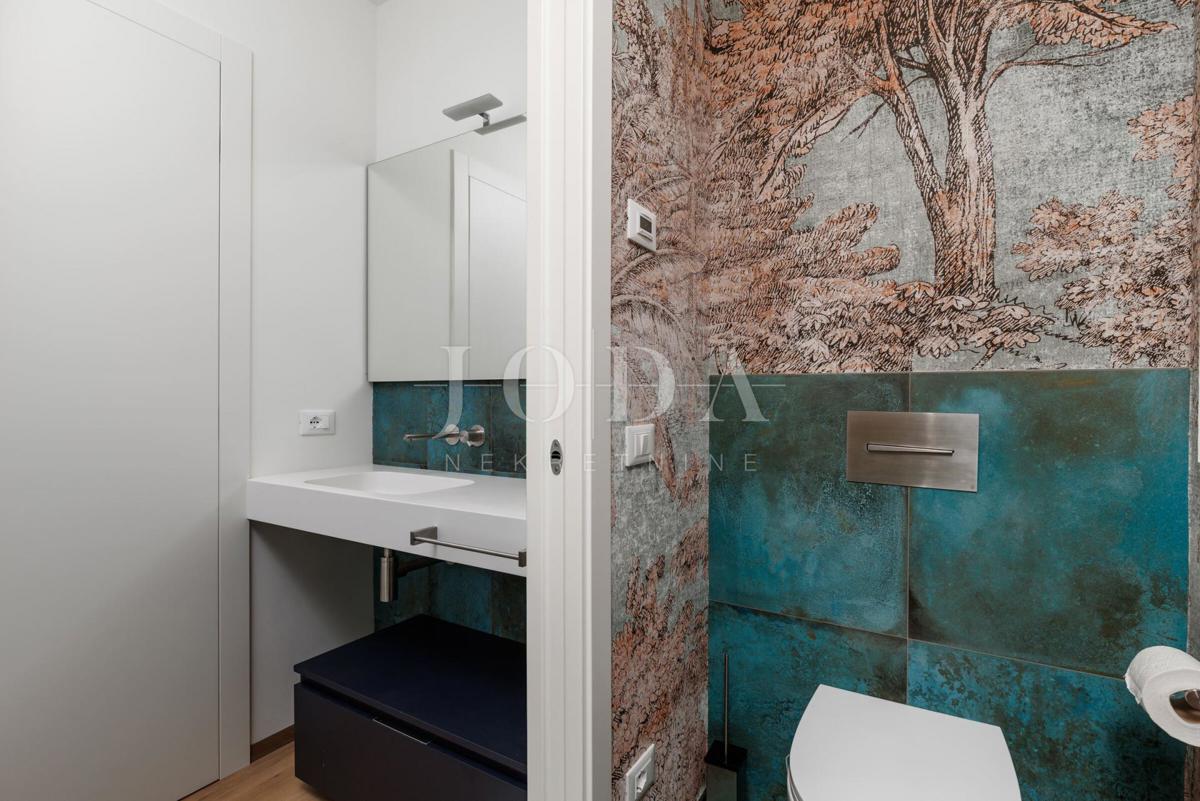 Luksuzna hiša v prvi vrsti do morja