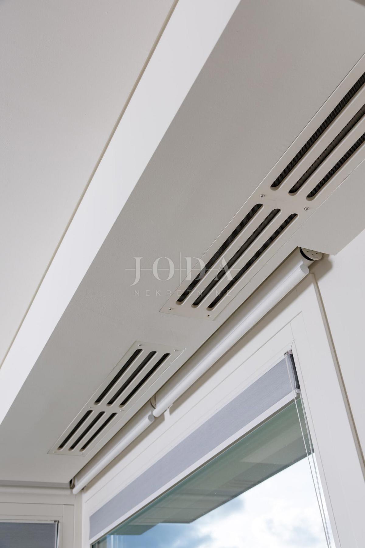 Luksuzna hiša v prvi vrsti do morja